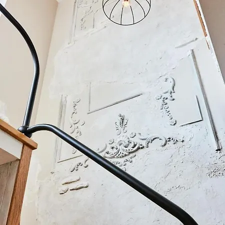 Riverside Design House *